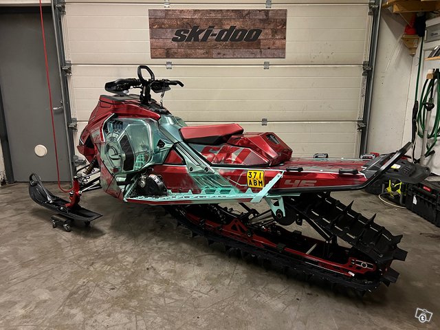 Ski-Doo Freeride 146 850E-TEC Turbo R 2024 8