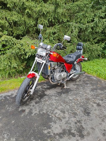 Honda VF 700 Magna -85 1