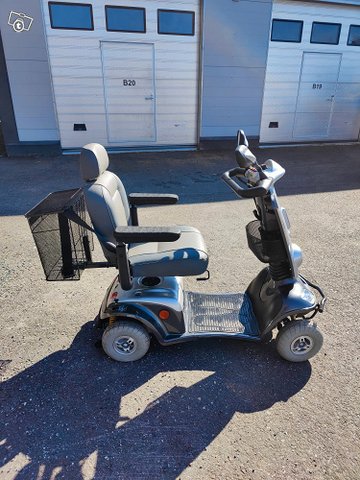 Seniori mopo kymco xls midi 1