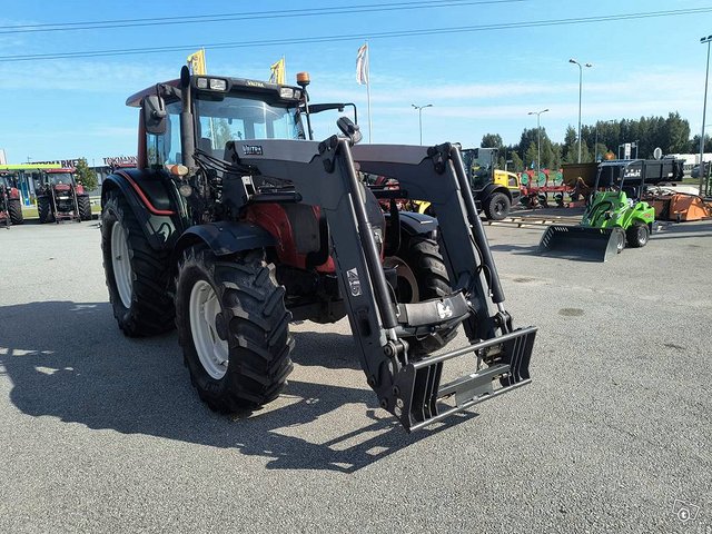 Valtra N 121 HT 50 km/h 2