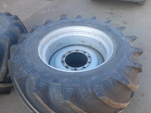 Trelleborg 750/45R30.5 rengaspari vanteilla euro 10, kuva 1