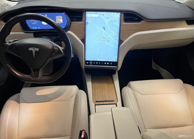 Tesla Model S 7