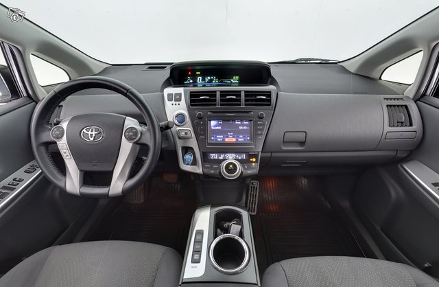 Toyota PRIUS+ 11