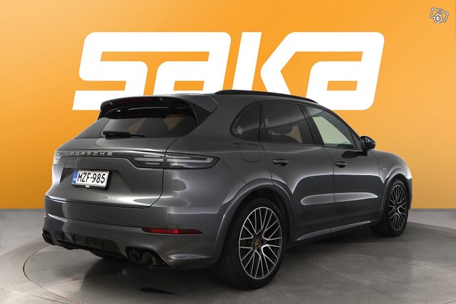 Porsche Cayenne 8