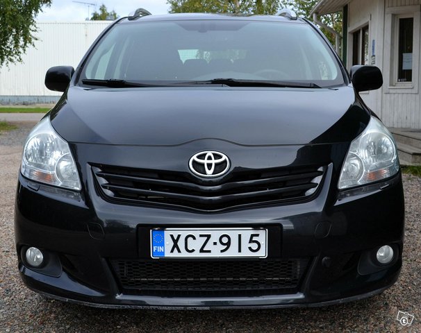 Toyota Verso 10