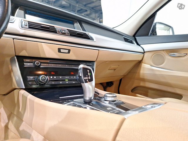 BMW 535 GRAN TURISMO 17