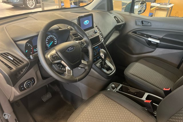 Ford Transit Connect 8