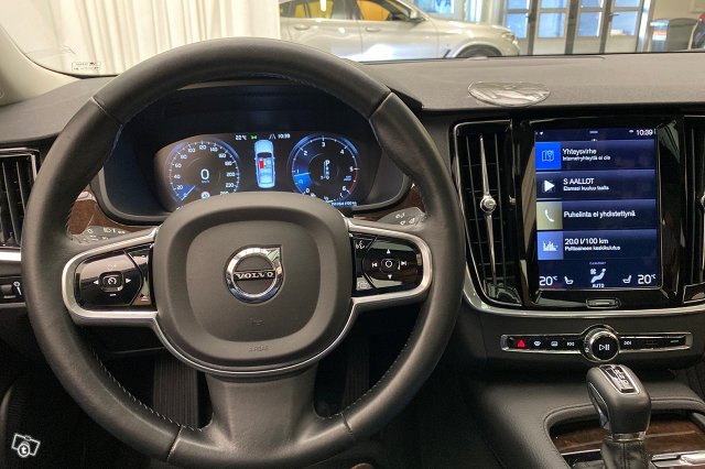 Volvo S90 10