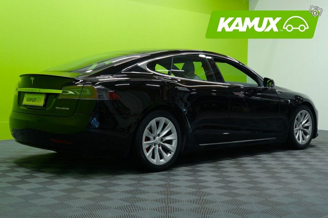 Tesla Model S 4