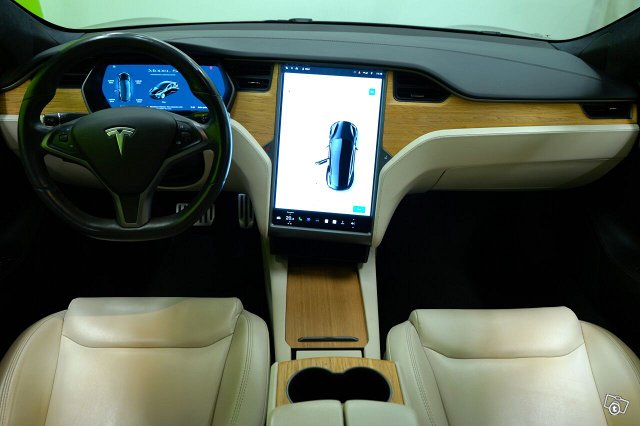 Tesla Model S 8