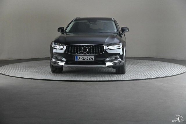 Volvo V90 Cross Country 3