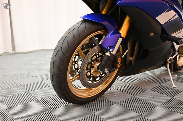 Yamaha YZF-R6 4