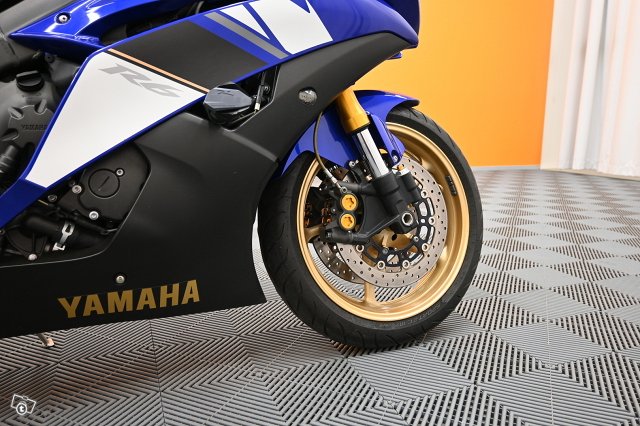 Yamaha YZF-R6 8