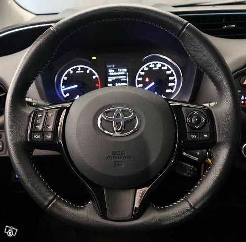 Toyota Yaris 6