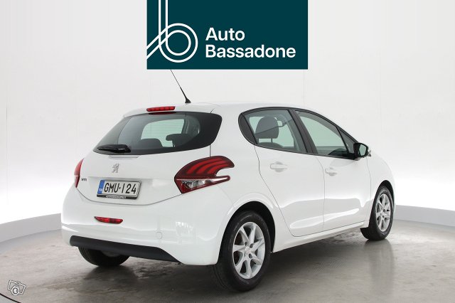 PEUGEOT 208 6