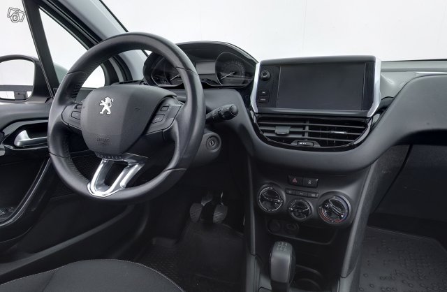 PEUGEOT 208 11