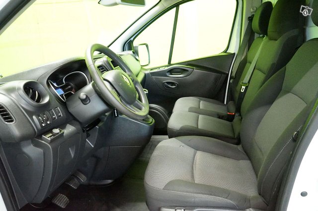 Renault Trafic 13