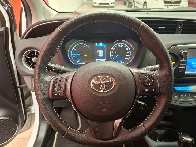 Toyota Yaris 8