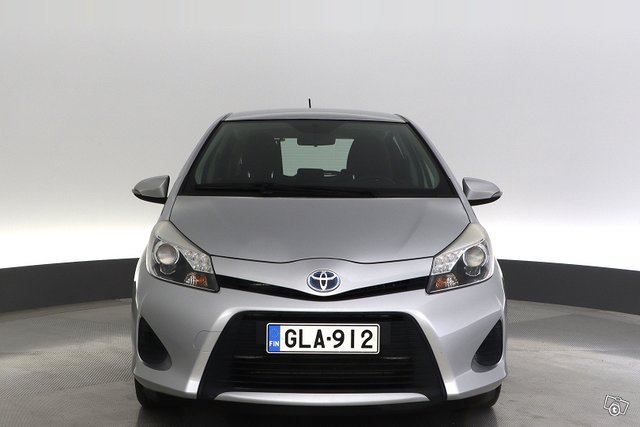 Toyota Yaris 8