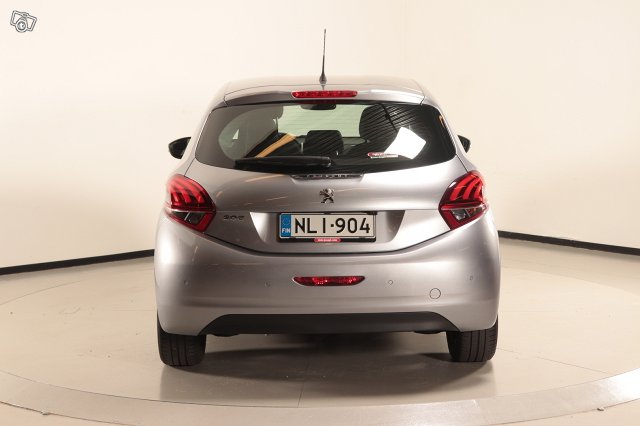 Peugeot 208 6