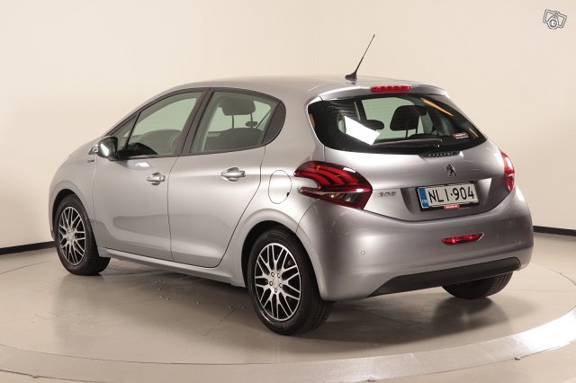 Peugeot 208 7