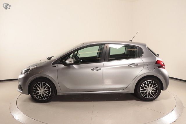 Peugeot 208 8