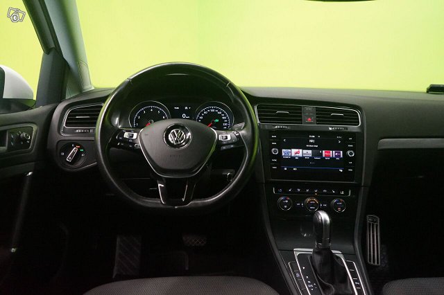 Volkswagen Golf 12