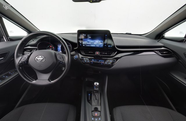 Toyota C-HR 13