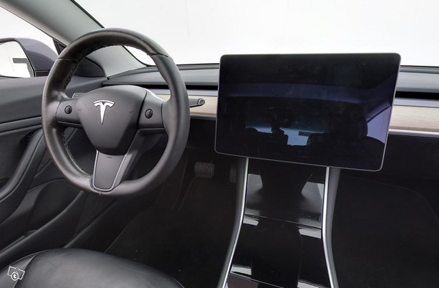 Tesla Model 3 5