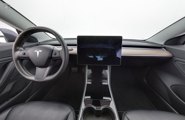 Tesla Model 3 6