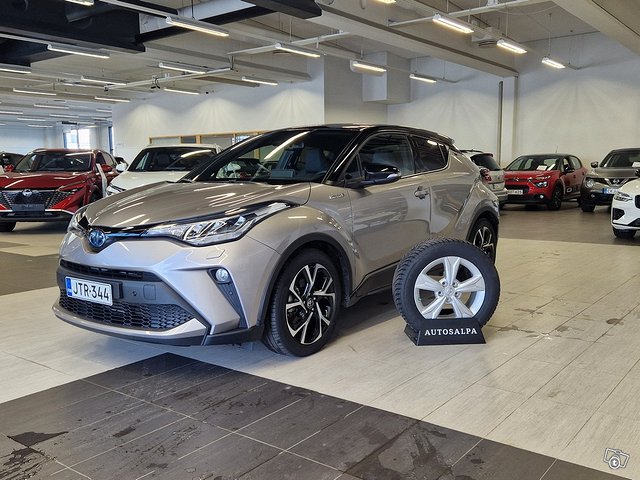 TOYOTA C-HR 2