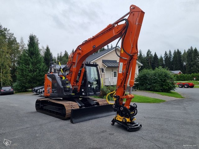 Hitachi ZX135USBL-7 2