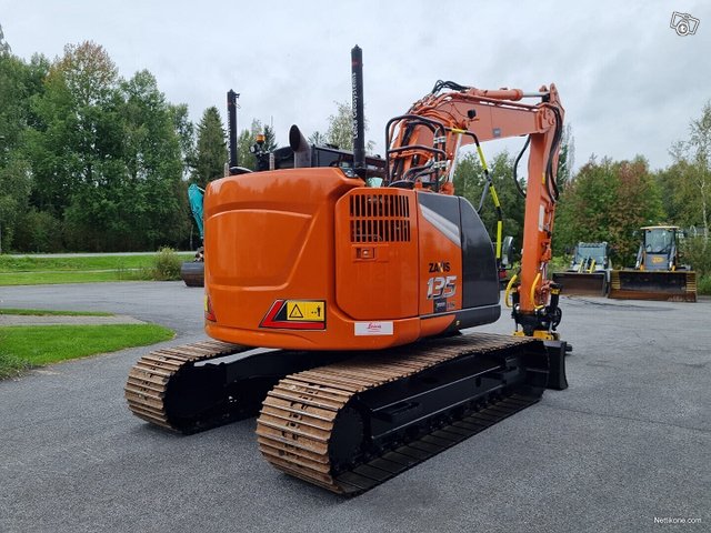 Hitachi ZX135USBL-7 5