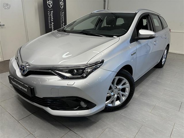 TOYOTA AURIS