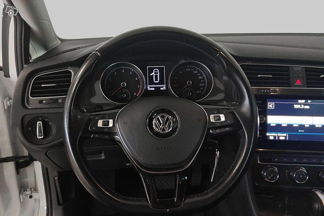 VOLKSWAGEN GOLF 16