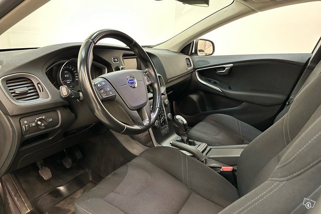 Volvo V40 7