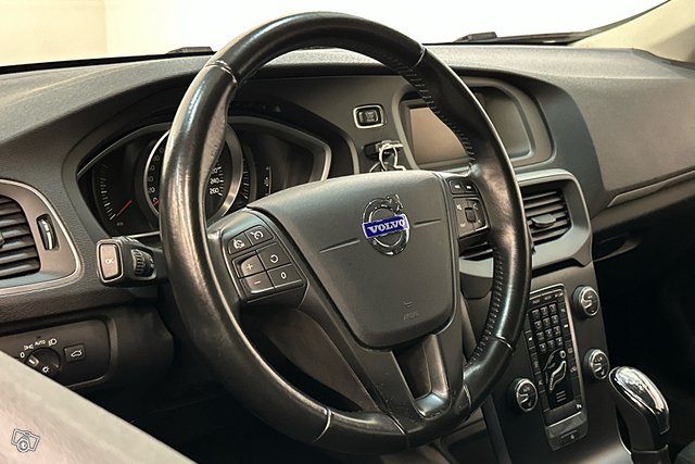 Volvo V40 13