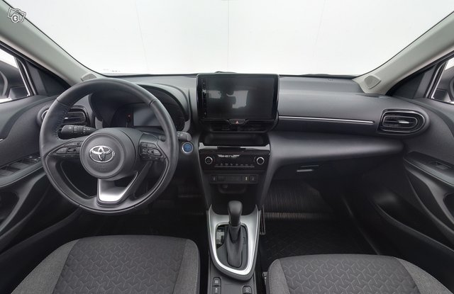 Toyota Yaris Cross 11