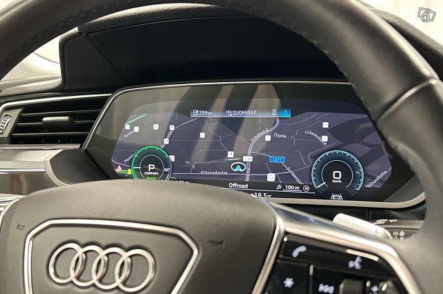 Audi E-tron 13