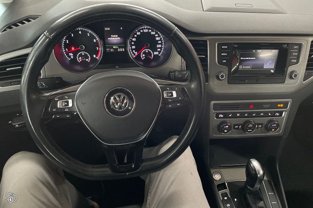 VOLKSWAGEN GOLF SPORTSVAN 8