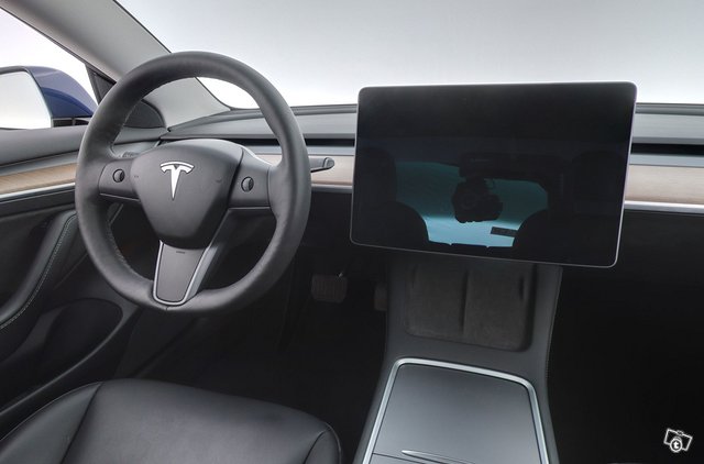 Tesla Model 3 9