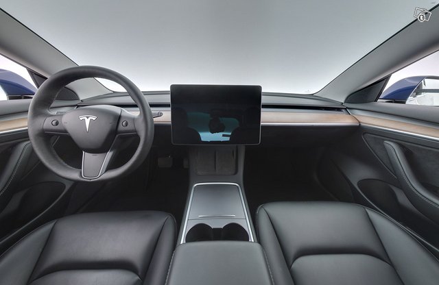 Tesla Model 3 11