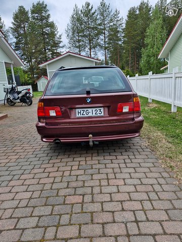 BMW 5-sarja 4