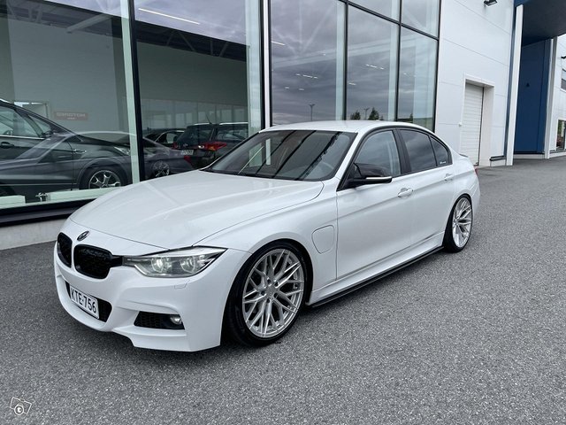 BMW 330