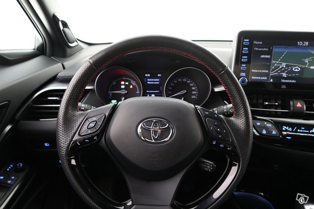 TOYOTA C-HR 19