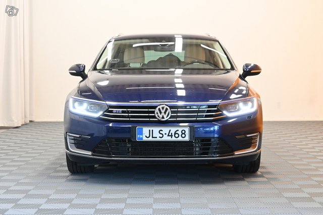 Volkswagen Passat 2