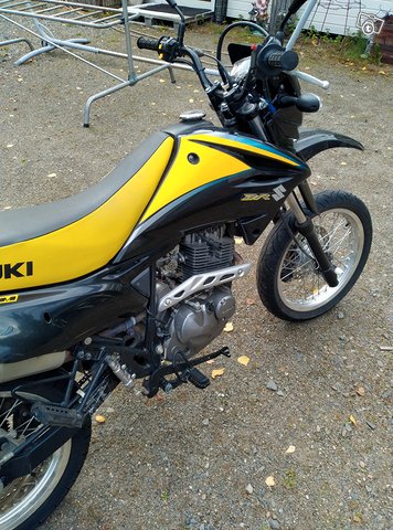 Suzuki Dr 125 sm, kuva 1