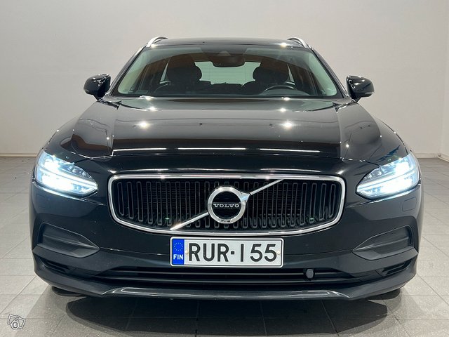 Volvo V90 8