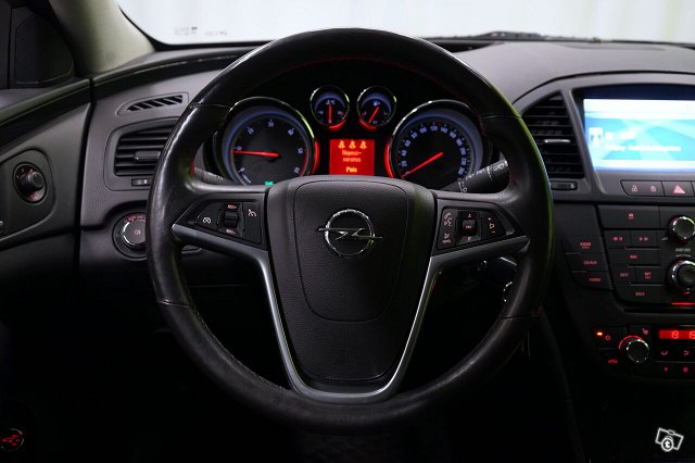 Opel Insignia 9