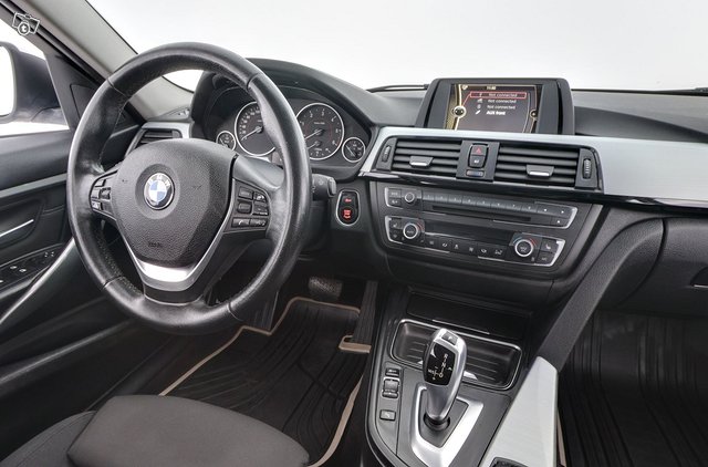 BMW 320 12